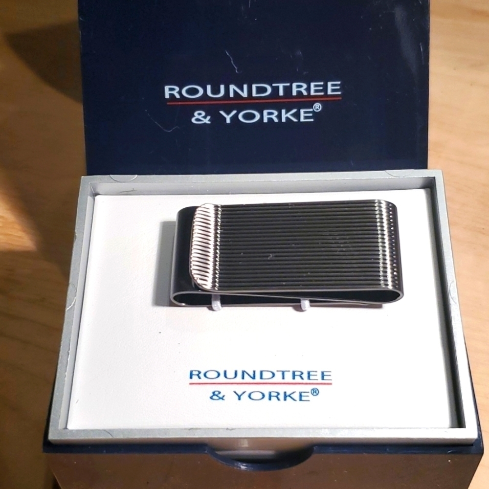 🏀 NIB DILLARDS MONEY CLIP